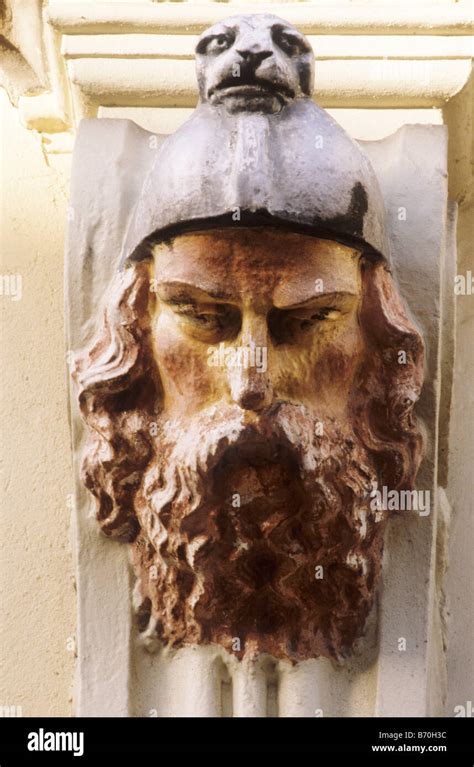 William wallace street corbel head hi-res stock photography and images - Alamy