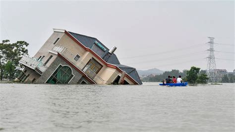 China: At least 14 dead as Yangtze river rises 50ft above flood level | World News | Sky News