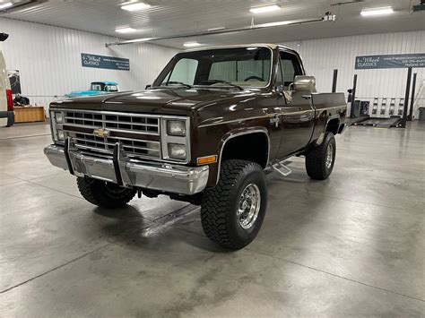 1985 Chevy Truck Lifted Wallpaper