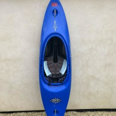 Dagger Kayak Gts 7.5 With Seat, Spray Deck, Airbags And A Paddle. for sale from United Kingdom