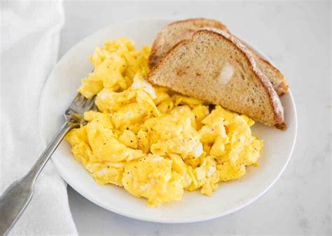 How to Make the Perfect Scrambled Eggs - I Heart Naptime