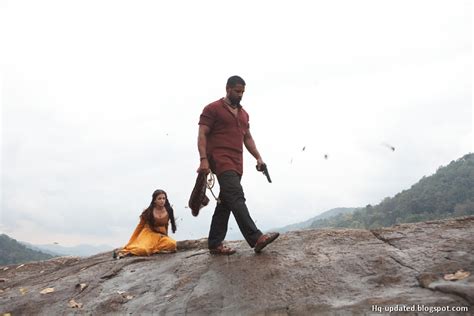 Gaja Muja: Raavan, Raavanan Movie HQ Pics, Stills