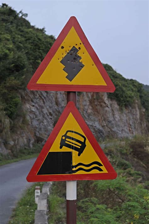 Funny Road Signs That Actually Exist