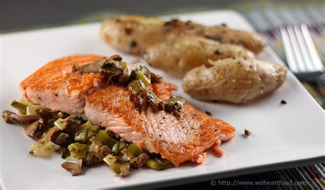 Oven-Roasted Coho Salmon with Leeks and Chanterelle Mushrooms » We [Heart] Food