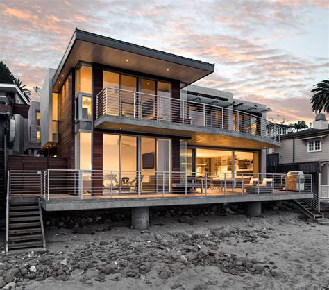 MODERN BEACH HOUSE