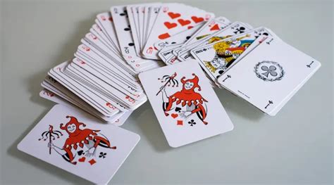 Nertz Card Game: A Solo of Quick Thinking and Coordination