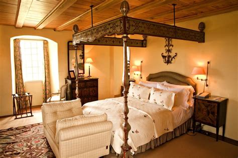 Castle Bedrooms Ideas - Classic Room Style Inspiration