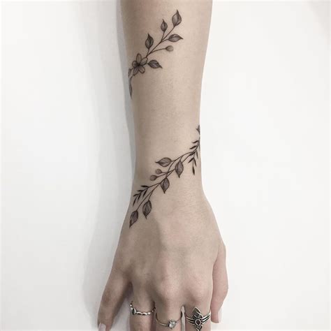 Feminine Armband Leaf Tattoo - Tattoo Designs for Women