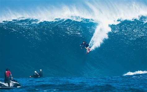 Surf was up at Jaws on Maui with big wave riders putting on a show : Big Island Now