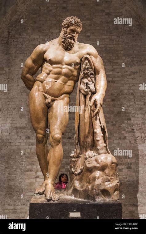 England, London, Piccadilly, Royal Acadamy of Arts, The Farnese Hercules Statue Stock Photo - Alamy