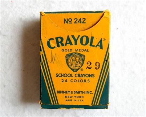 Crayola 24 Count Gold Medal School Crayons: What's Inside the Box | Jenny's Crayon Collection