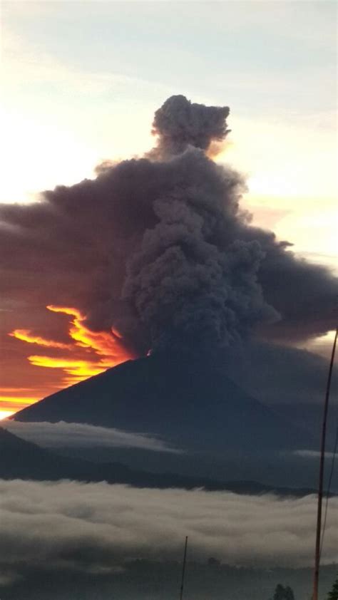 Gunung Agung di Bali dan Sejarah Erupsi Gunung Agung Di Bali