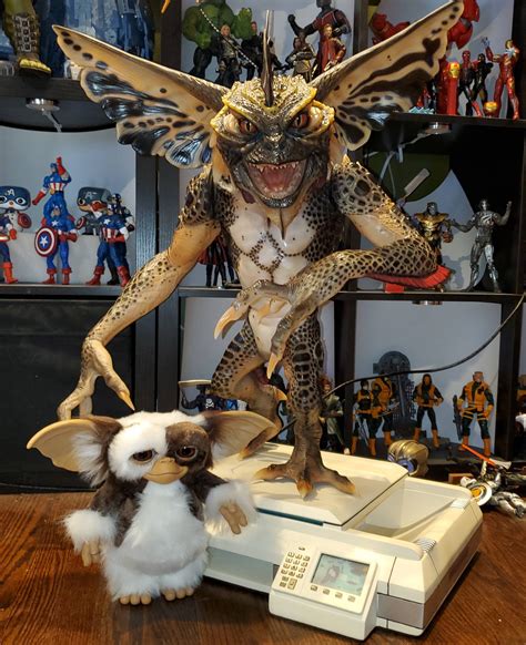 Life-sized Gizmo and Mohawk! : Gremlins