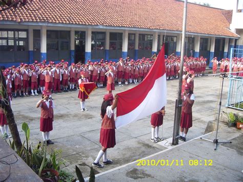 Upacara Bendera ~ SD Pertiwi