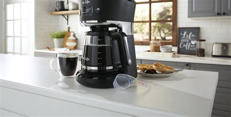 How to Use a Coffee Maker - Step-by-step Guide for Beginners