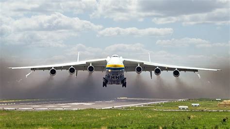 Antonov An-225 Mriya: FULL POWER Takeoff at Leipzig/Halle Airport - YouTube