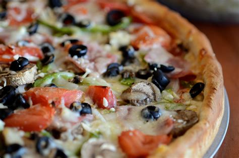 The 10 most popular pizza toppings | List Wire