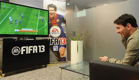 Messi Playing FIFA 13 – FIFPlay