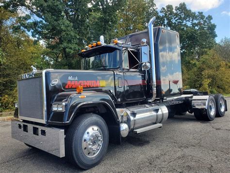 Superliner Magnum #1? - Antique and Classic Mack Trucks General Discussion - BigMackTrucks.com