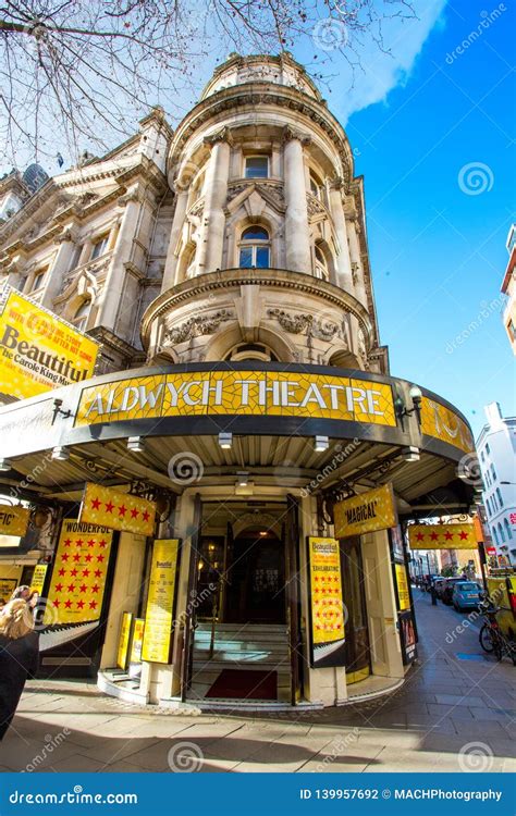 La Facciata Del Teatro Di Aldwych Fotografia Editoriale - Immagine di struttura, turista: 139957692