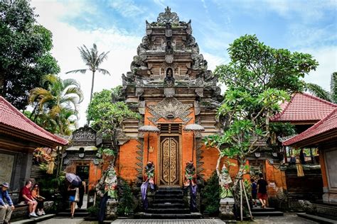 How To Visit The Ubud Palace In Bali (Puri Saren Agung)