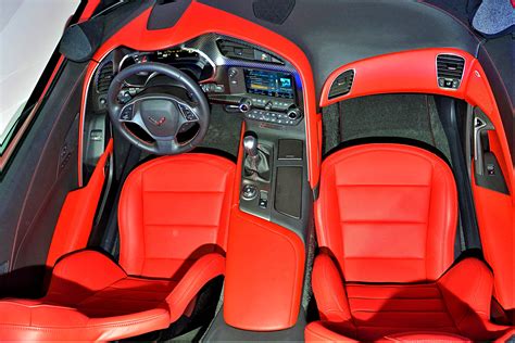 Comparing the New C8 Corvette to the C7 Interior for Comfort