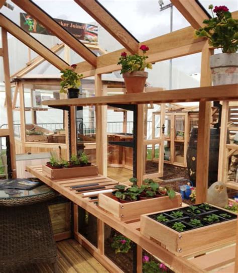 How to Purchase a Small Inexpensive Greenhouse