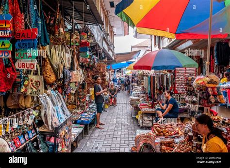 Tourists visiting Ubud Market or known as Ubud Art Market Stock Photo - Alamy