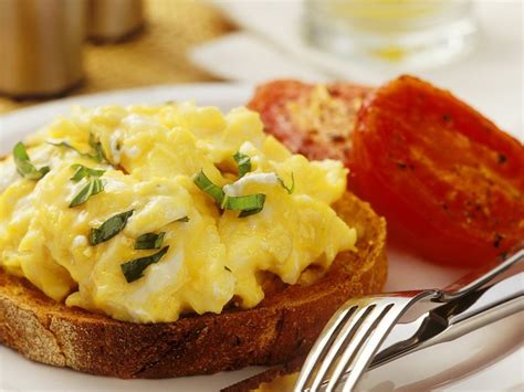 Scrambled eggs on toast Recipe | EatSmarter