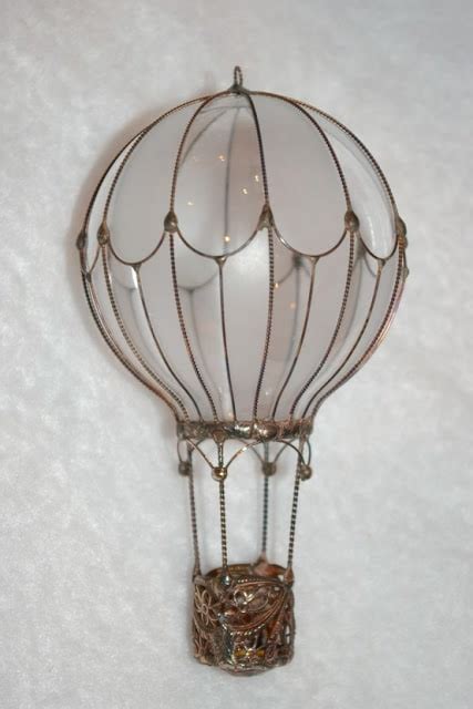 20+ Fantastic DIY Ways To Recycle Old Light Bulbs