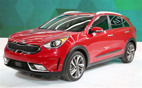 Comparison - Kia Niro Hybrid 2017 - vs - Subaru XV Crosstrek Hybrid ...