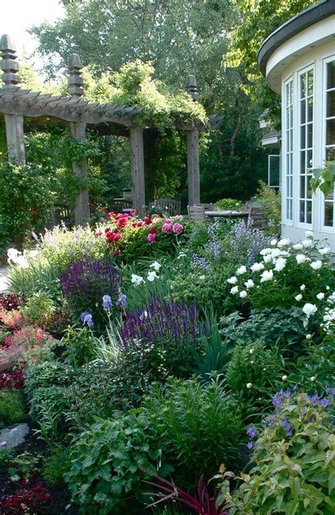 30+ English Garden Design Ideas Turn Your Backyard into A Charming Oasis