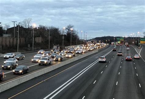 Pothole warning for Staten Island Expressway eastbound - silive.com