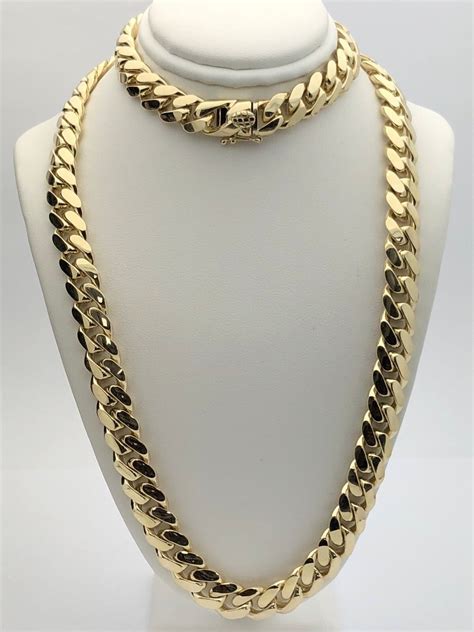 Gold Pendant Chain Necklace Sale at Kevin Daly blog