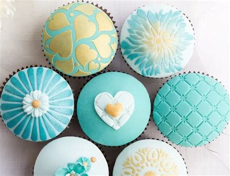 How To Use Cake Stencils On Buttercream: Easy Guide - Cake Decorist