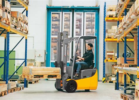 Counterbalance vs Reach Truck Forklifts - Jungheinrich New Zealand