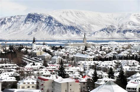 Iceland's Weather in February - Temperature, Snowfall, Daylight