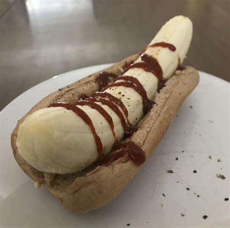 Banana Hot Dog w/PB & Sriracha : ShittyVeganFoodPorn