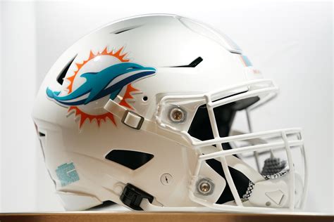 Ranking all 32 NFL helmets from worst to first