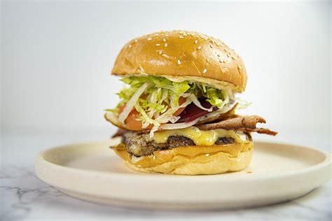 Aussie Burger with the Lot — Everyday Gourmet