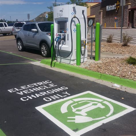 Walmart gets EVgo electric car charging stations