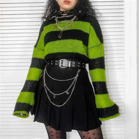 Green and black grunge / alt outfit | Alt outfit, Egirl style, Outfits