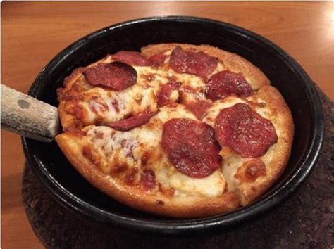 Pizza Hut Personal Pan Pizza : r/nostalgia