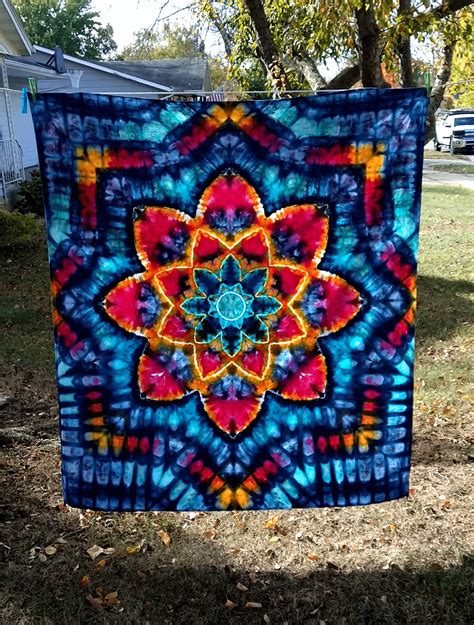 Bright mandala tapestry : r/tiedye