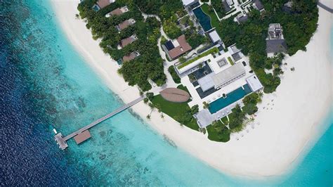 35 Beautiful Aerial Photos of the Maldives' Island Resorts | Island resort, Resort, Maldives resort