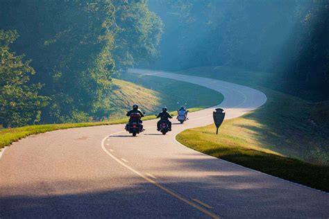 7 Exhilarating Motorcycle Road Trips Around the U.S.