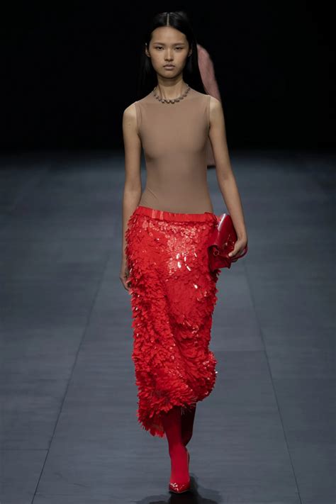 Valentino-Spring-2023-Collection-Paris-Fashion-Week-Runway-Style ...