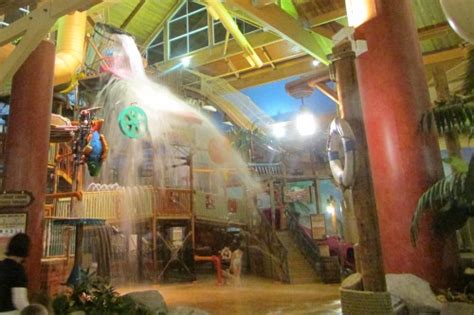 Castaway Bay Indoor Waterpark Sandusky Ohio