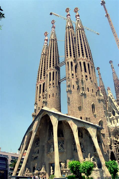 File:Barcelona Iglesia Sagrada Familia.jpg - Wikimedia Commons