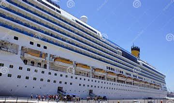 Big Cruise Ship in Malta Port Stock Photo - Image of break, florida: 4908356